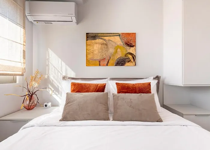 Phaedrus Living: Luxury Penthouse Potamianou